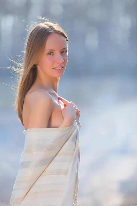 Natalia H: Skinny Brunette Strips Nude and Poses for Glamour Photos – photo 1 of 21