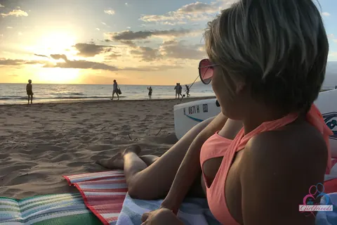 Makenna Blue: Short-Haired Brunette MILF in a Bikini Spreads Her Legs on the Beach – photo 2 of 20
