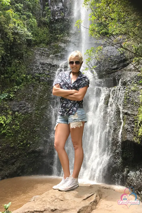 Makenna Blue: Short-Haired Brunette MILF in a Bikini Spreads Her Legs on the Beach – photo 17 of 20