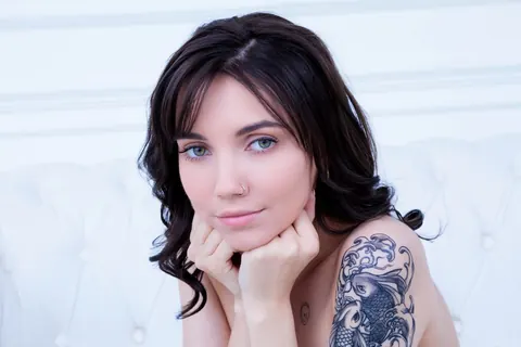 Petite PAWG with Short Hair Spreads Her Tattooed Ass – photo 18 of 21