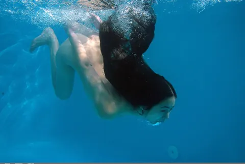 Slim PAWG Poses Nude in the Pool – photo 15 of 20