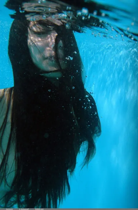 Slim PAWG Poses Nude in the Pool – photo 2 of 20