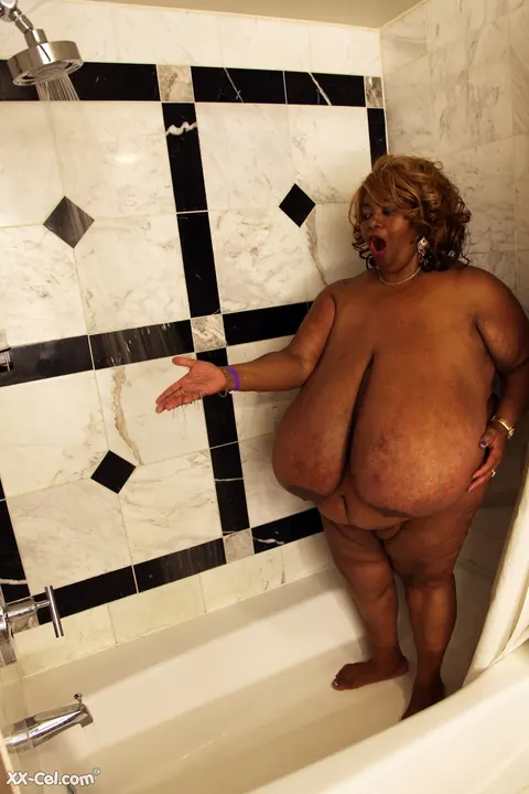 Norma Stitz: Mature Ebony MILF Shows Her Big Natural Tits in the Shower – photo 10 of 20