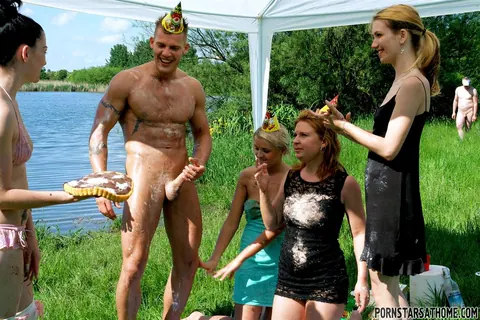 Group of Nude Women Suck and Fuck a Guy Outdoors – photo 12 of 15
