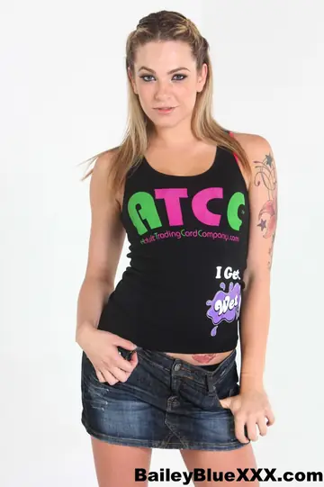 Dahlia Sky – Blonde PAWG Peels Off Her Lingerie and Shorts to Show Her Tattooed Body