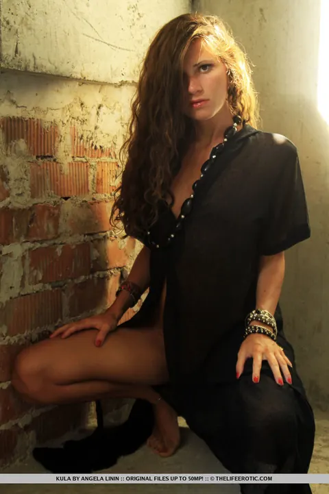 Hairy Woman Undresses by a Brick Wall and Spreads Her Pussy – photo 3 of 16