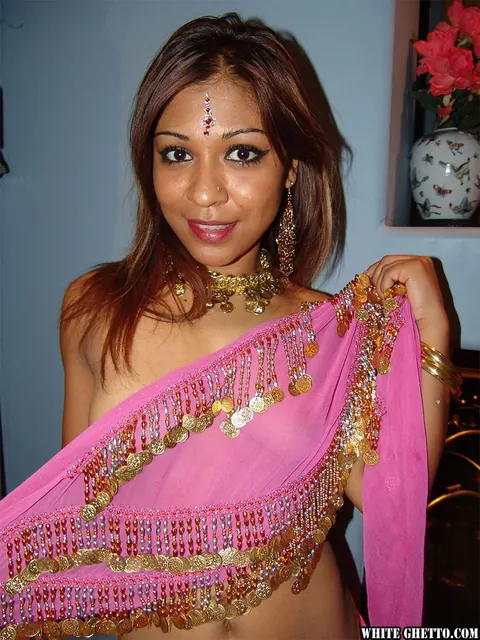 Paglia: Thick Indian Woman in High Heels Shows Off Her Bare Legs and Ass – photo 15 of 15