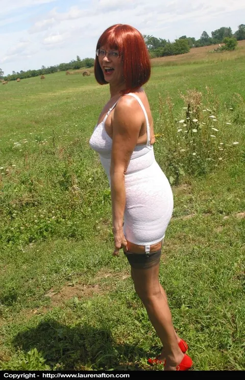 Mature Redhead Spreads Her Legs in Lingerie and Stockings Outdoors – photo 3 of 12