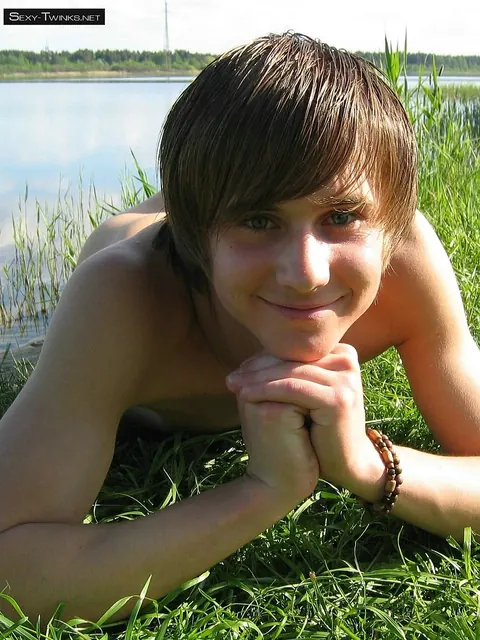 Man Strips by the River and Kisses His Partner – photo 21 of 21