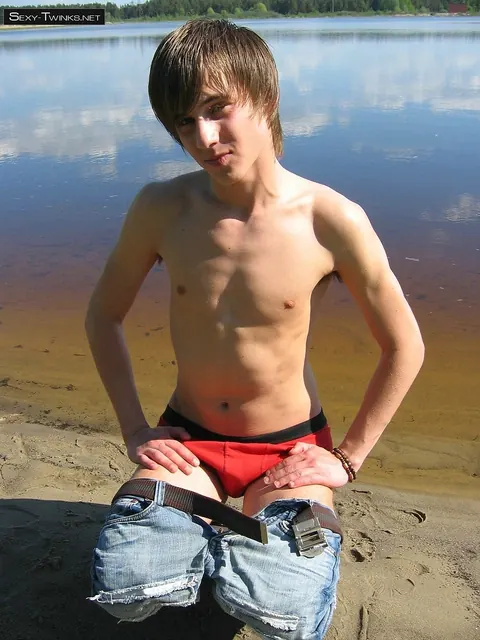 Man Strips by the River and Kisses His Partner – photo 5 of 21