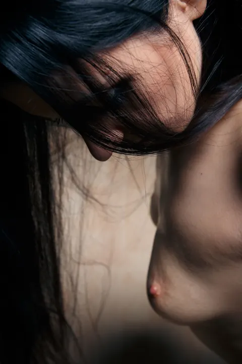 Eva Kahil: Slim Pale Brunette Peels Off Her Bodysuit to Show Her Natural Tits – photo 16 of 21