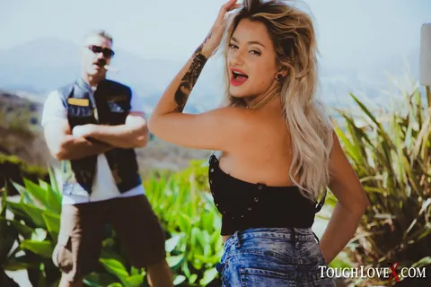 Harmony Rivers: Blonde PAWG Teases Outdoors Before Indoor Fucking and Spreading – photo 2 of 20