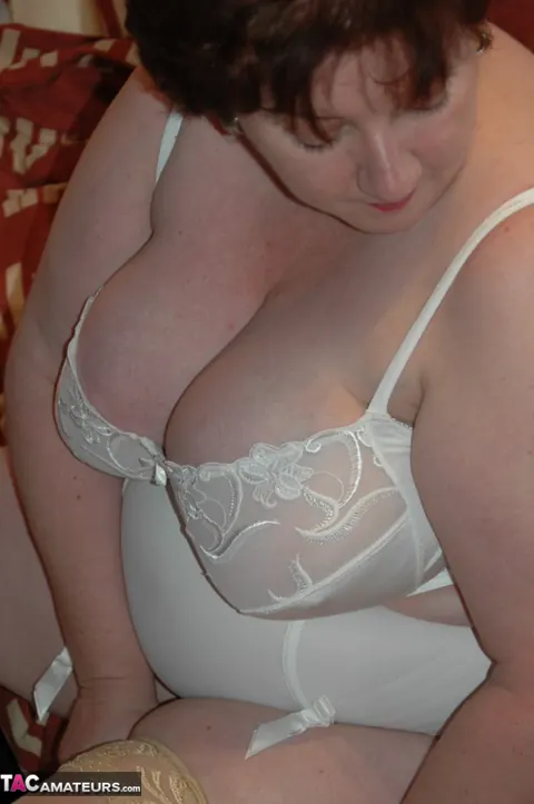 Chris 44g: Mature British BBW Poses in Lingerie and Stockings – photo 4 of 20