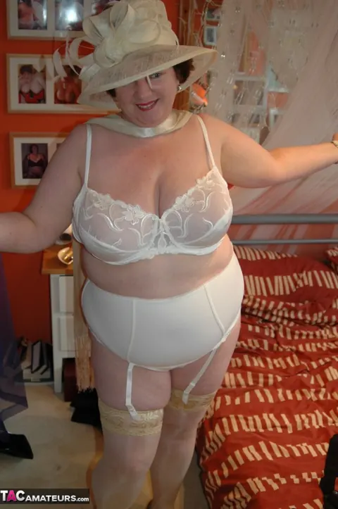 Chris 44g: Mature British BBW Poses in Lingerie and Stockings – photo 17 of 20