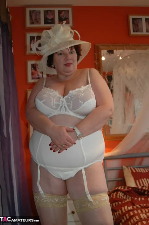 Chris 44g: Mature British BBW Poses in Lingerie and Stockings – photo 12 of 20