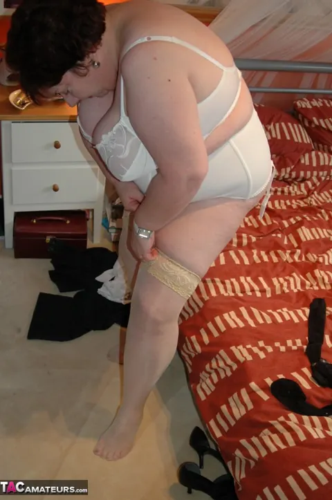 Chris 44g: Mature British BBW Poses in Lingerie and Stockings – photo 6 of 20