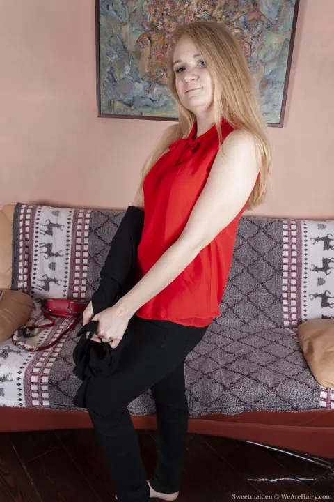 Tall Blonde Amateur Spreads Her Hairy Pussy – photo 1 of 21