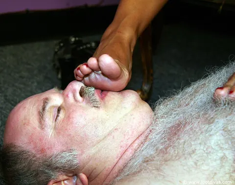 Woman Dominates Man with Her Feet Before Sex – photo 7 of 15