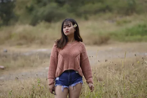 Petite Asian Babe in Shorts and Glasses Poses Outdoors – photo 19 of 21