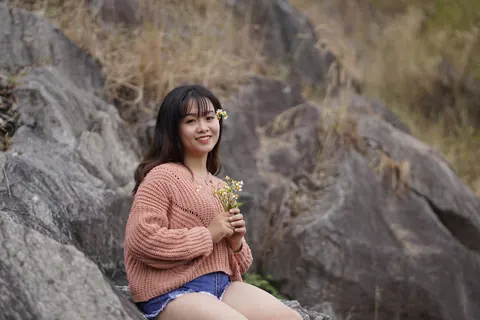 Petite Asian Babe in Shorts and Glasses Poses Outdoors – photo 14 of 21