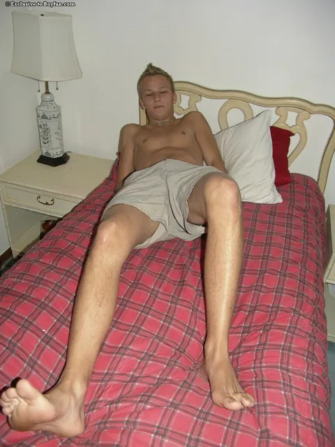 Two Men Kiss and Fuck to a Cumshot – photo 5 of 21