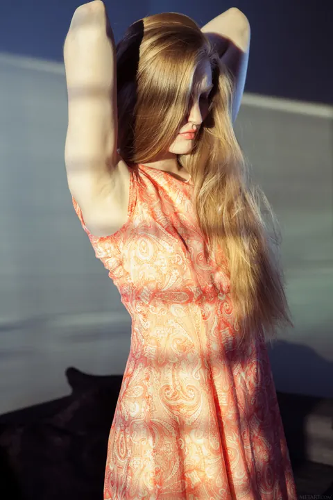 Tall Blonde Poses Nude and Shows Off Her Long Legs – photo 10 of 21