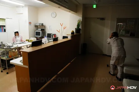 Japanese Woman Shows Her Hairy Pussy – photo 18 of 18