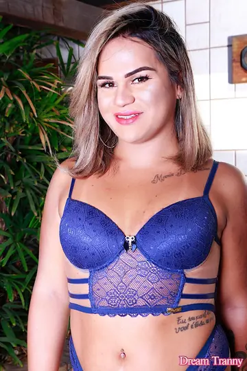 Thick Trans Woman Takes a Fucking Machine in Her Ass