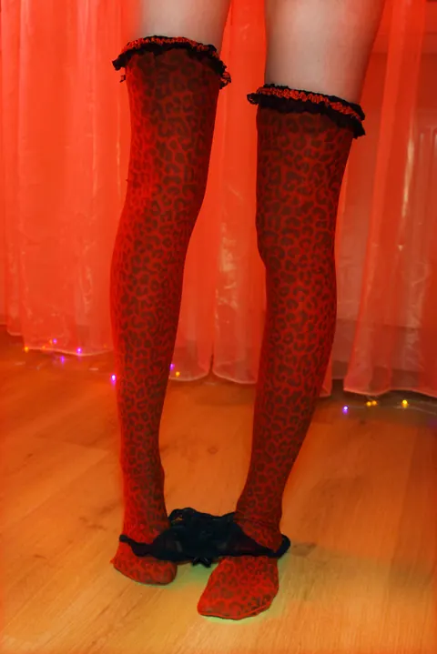 Shirley Manson: British Redhead Undresses and Spreads in Stockings – photo 6 of 21