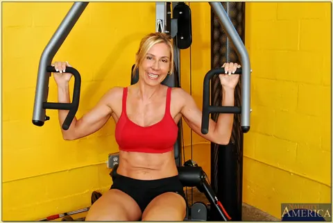 Kelly Estelle: Blonde MILF Spreads Her Legs in Panties at the Gym – photo 2 of 16