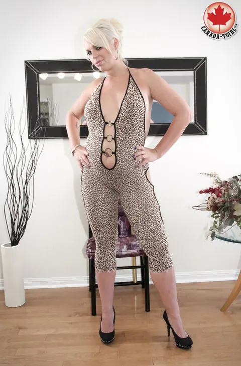 Mature Trans Woman Bares Her Body Nude – photo 1 of 16