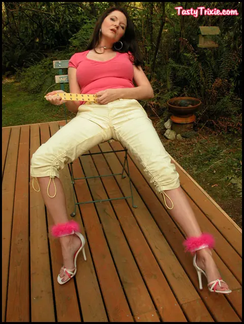 Tasty Trixie: Thick Mature Brunette Shows Whale Tail and Spreads on the Balcony – photo 5 of 15
