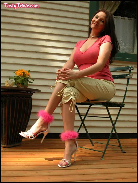 Tasty Trixie: Thick Mature Brunette Shows Whale Tail and Spreads on the Balcony – photo 1 of 15