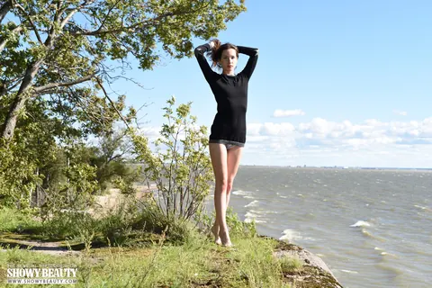 Slim Brunette Spreads Her Ass on a Seaside Cliff – photo 2 of 20