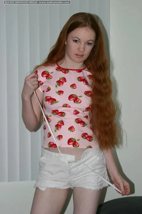 Nicole Scott: Thick Redhead MILF Strips Off Her Panties and Spreads Her Pink Pussy – photo 3 of 16