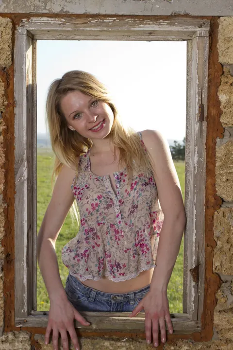 Woman Strips Out of Her Shorts for a Nude Set – photo 21 of 21