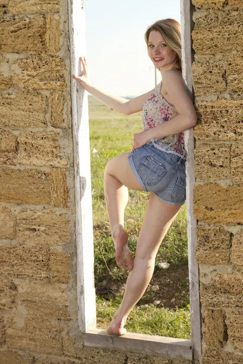 Woman Strips Out of Her Shorts for a Nude Set – photo 2 of 21