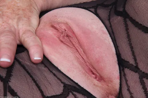 Veronica Smith: Redhead MILF Strips and Fucks Herself with a Dildo – photo 6 of 21