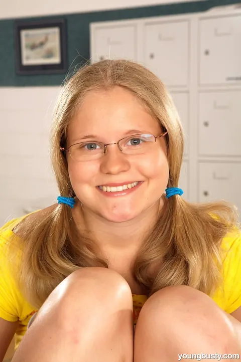 Natali Di Angelo: Chubby Blonde in Socks Strips and Spreads Her Pussy – photo 3 of 20
