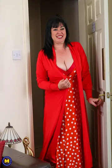 Curvy Mature Woman in a Red Dress Gives a Blowjob and Handjob