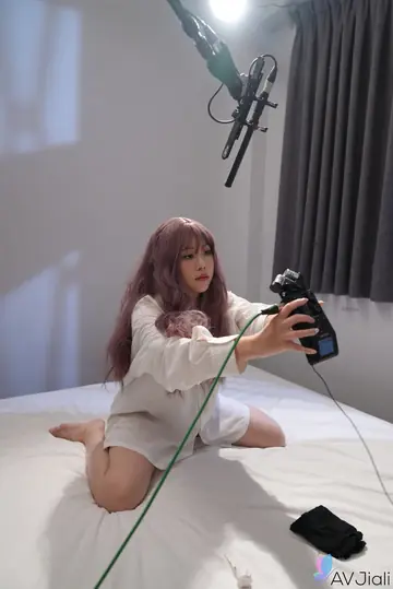 Asian Babe Gets Fucked Doggy Style and Missionary