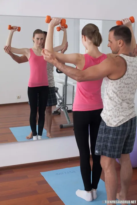 Alice Marshall: Slim Brunette in Yoga Pants Gets Creampied on a Gym Mat – photo 6 of 21