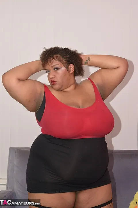 Ebony Latina MILF in Fishnet Stockings Spreads Her Pussy – photo 5 of 20