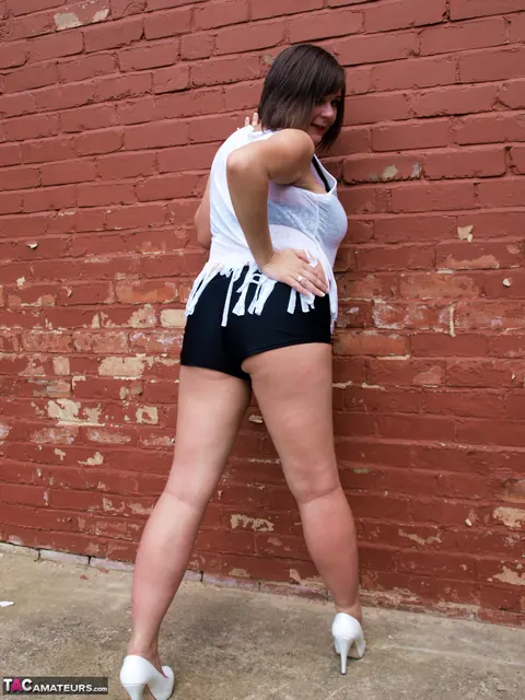 Roxy Anderson: Chubby British MILF Fingers Her Pussy and Spreads Her Legs on Patio – photo 6 of 16