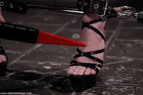 Asian Brunette in Water Bondage Plays with a Dildo – photo 10 of 20