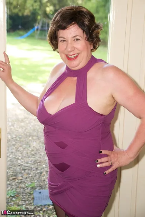 Mature Curvy Doctor in Stockings Spreads Her Legs – photo 1 of 16