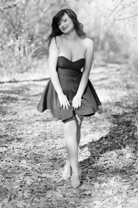 Carolina Rayne: Busty Brunette in a Dress and Heels Poses Among the Trees – photo 1 of 15