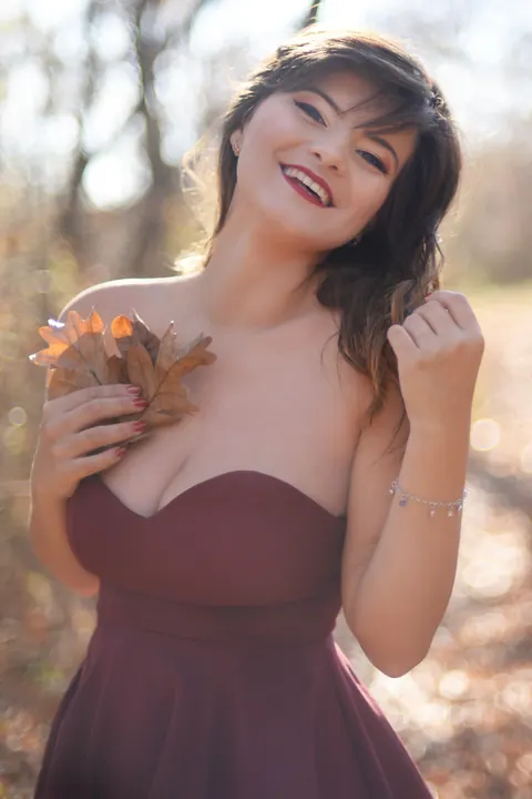 Carolina Rayne: Busty Brunette in a Dress and Heels Poses Among the Trees – photo 3 of 15