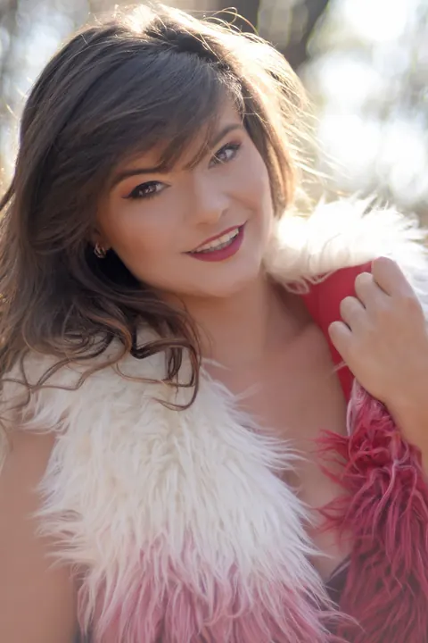 Carolina Rayne: Busty Brunette in a Dress and Heels Poses Among the Trees – photo 11 of 15
