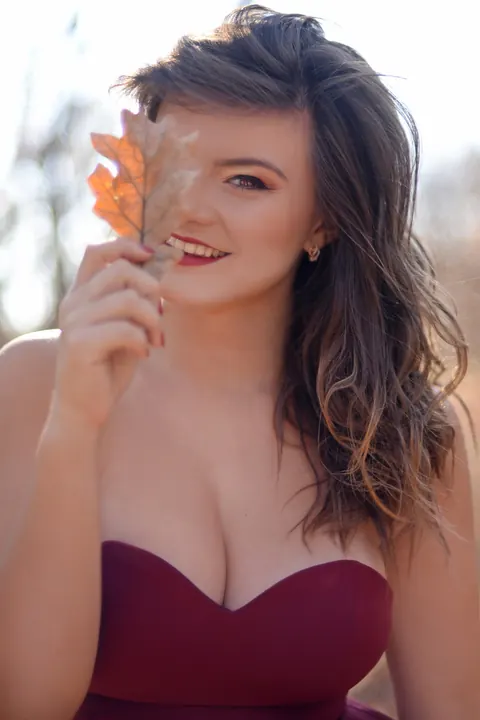 Carolina Rayne: Busty Brunette in a Dress and Heels Poses Among the Trees – photo 5 of 15